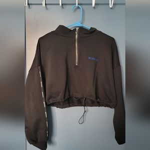 Black crop top streetwear tee